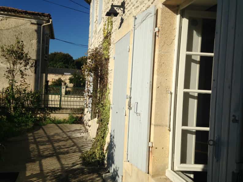 Rumah di Matha, Nouvelle-Aquitaine 10047202