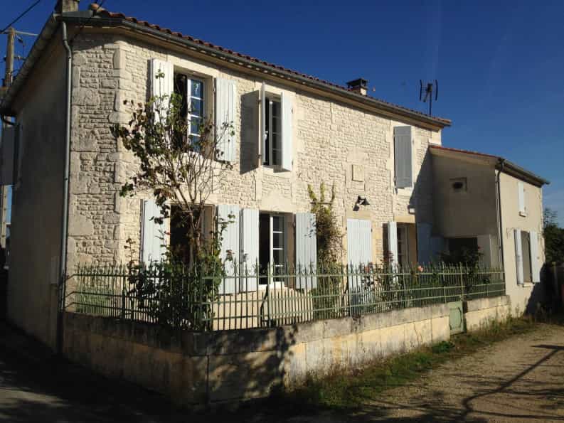 rumah dalam Matha, Nouvelle-Aquitaine 10047202