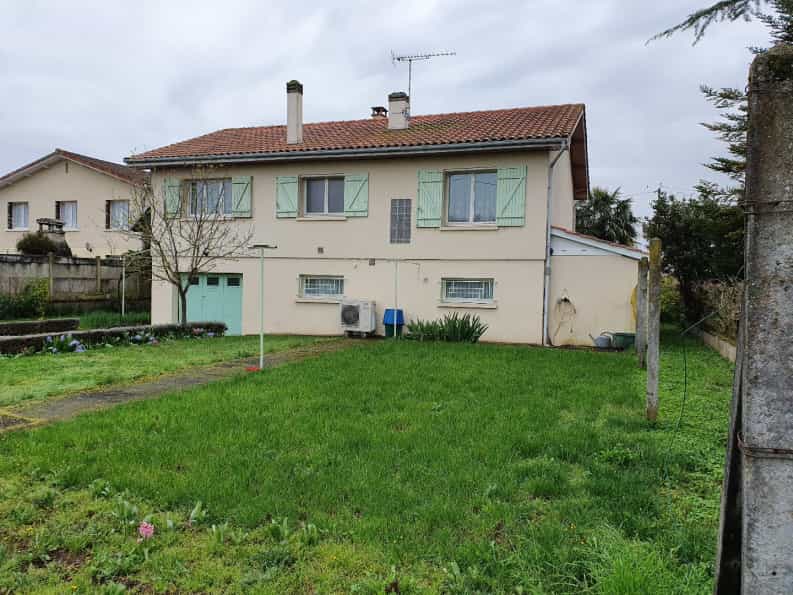 σπίτι σε La Couronne, Nouvelle-Aquitaine 10047298