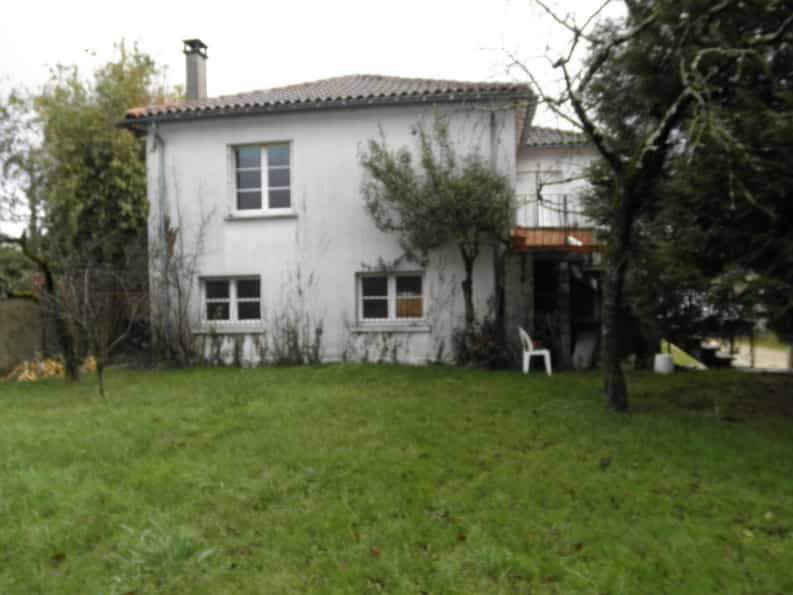 σπίτι σε Ανγκουλέμ, Nouvelle-Aquitaine 10047326