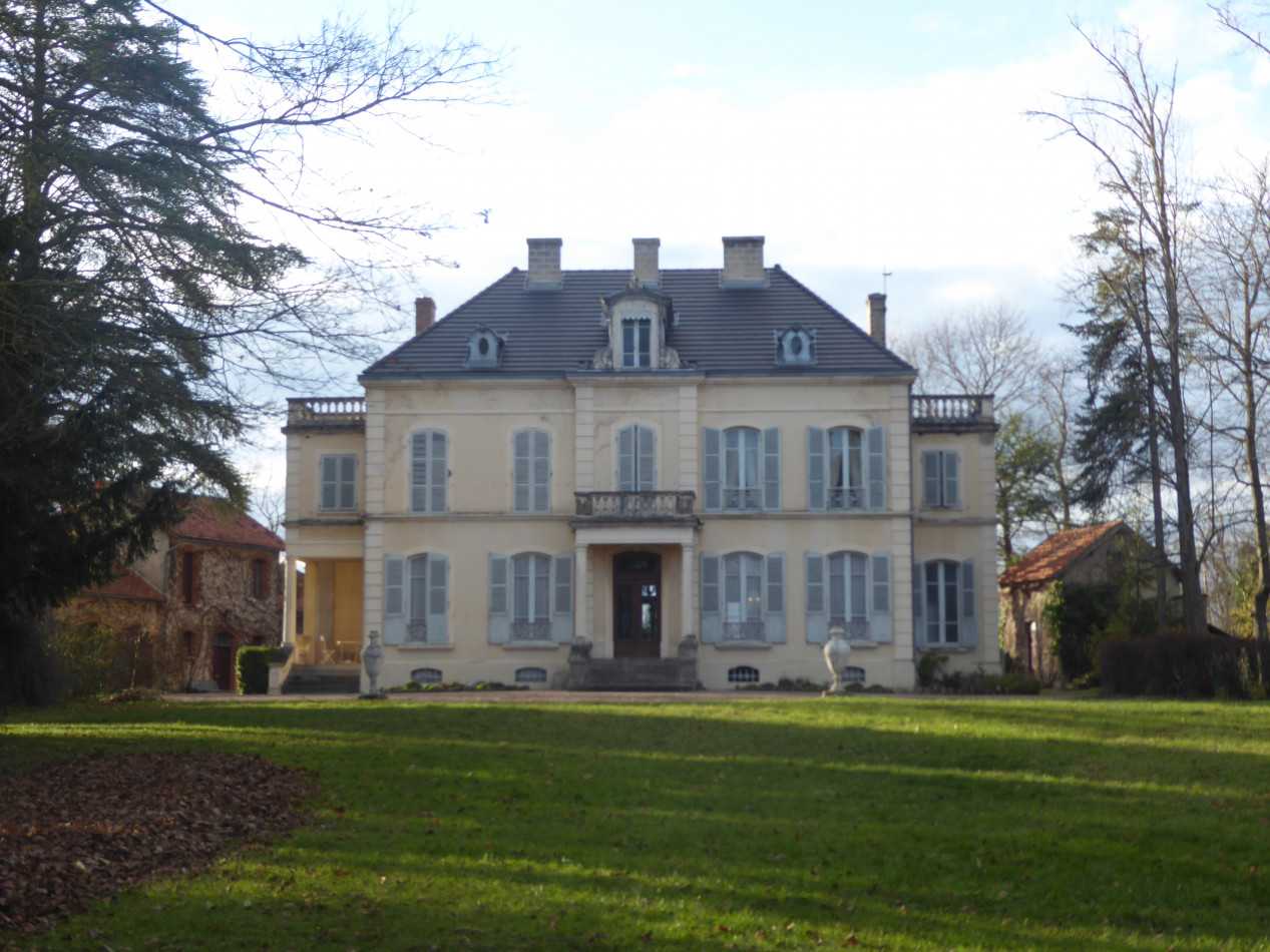 House in Saint Gerand Le Puy, Auvergne 10047336