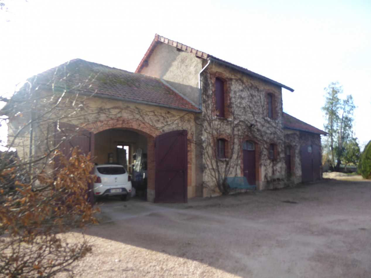 House in Saint Gerand Le Puy, Auvergne 10047336