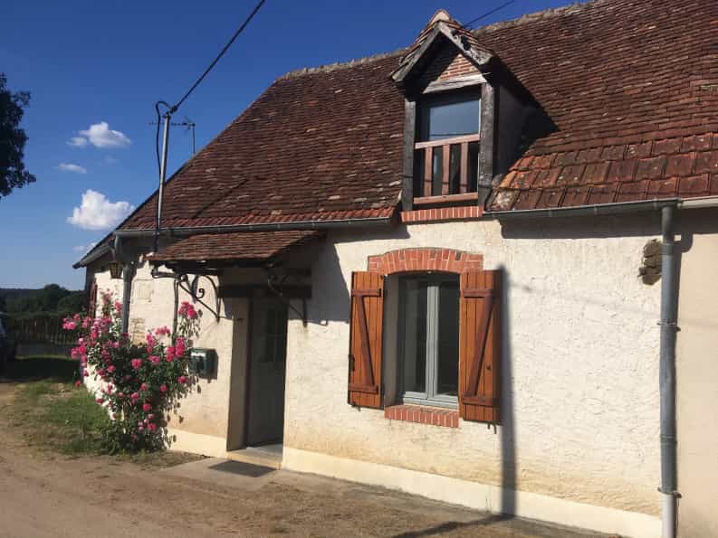 House in Saint-Julien-sur-Cher, Centre-Val de Loire 10047345