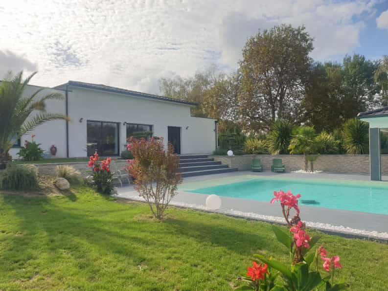 casa no Villefranche-de-Lonchat, Nouvelle-Aquitaine 10047382
