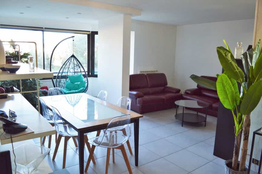 Condominium in Celleneuve, Occitanie 10047392