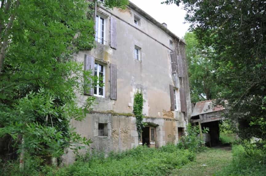 σπίτι σε La Couronne, Nouvelle-Aquitaine 10047413