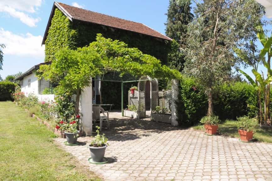 Dom w La Tour-du-Pin, Auvergne-Rhone-Alpes 10047482