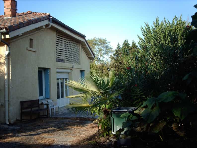 House in Saint-Nicolas-de-la-Grave, Occitanie 10047501