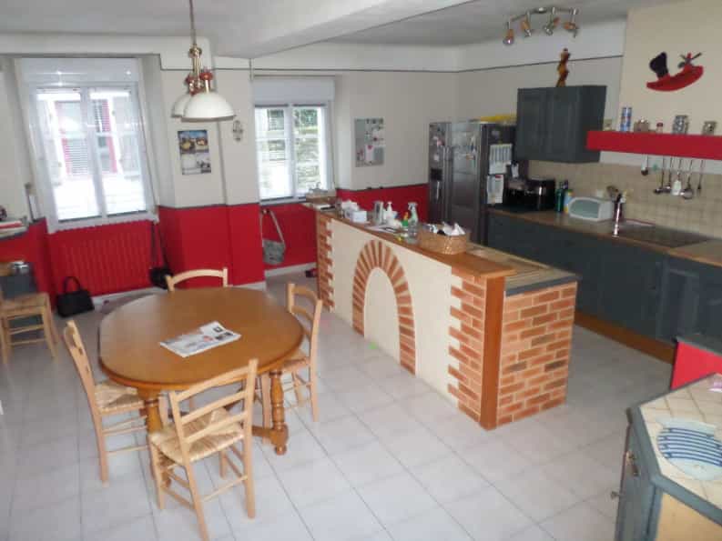 House in Combree, Pays de la Loire 10047508