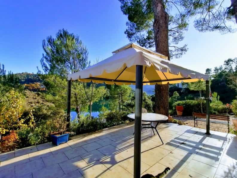 Rumah di Esparron-de-Verdon, Provence-Alpes-Cote d'Azur 10047528