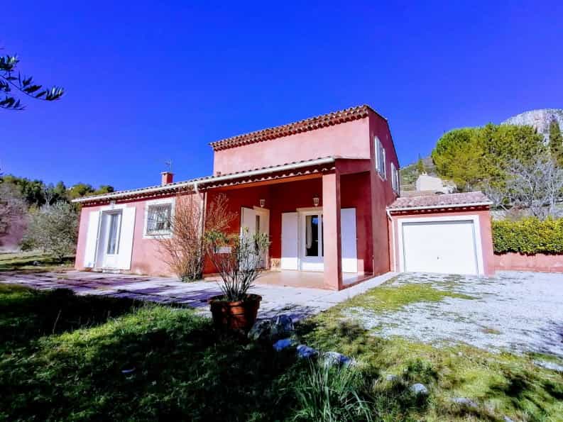 House in Moustiers-Sainte-Marie, Provence-Alpes-Cote d'Azur 10047623