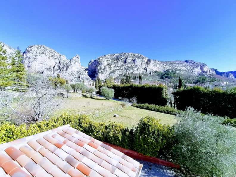 House in Moustiers-Sainte-Marie, Provence-Alpes-Cote d'Azur 10047623