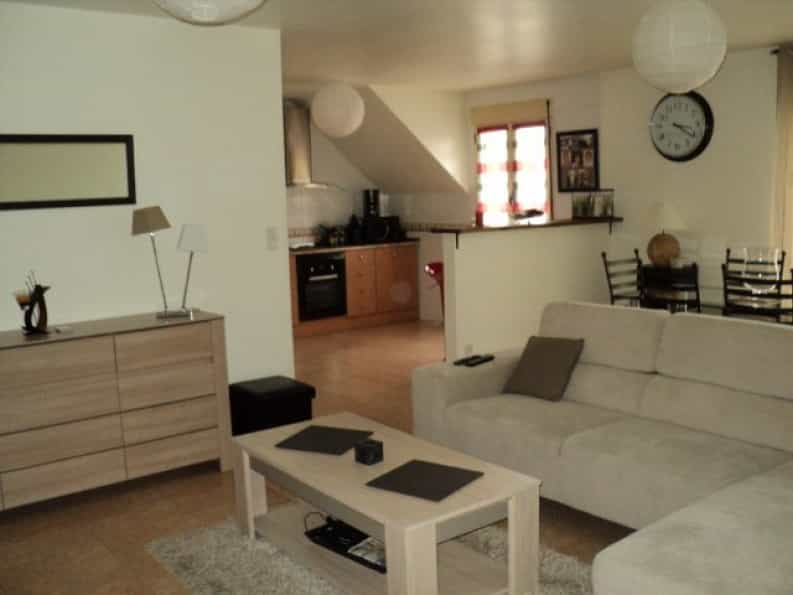 公寓 在 Châteauneuf-sur-Sarthe, 卢瓦尔河地区 10047631