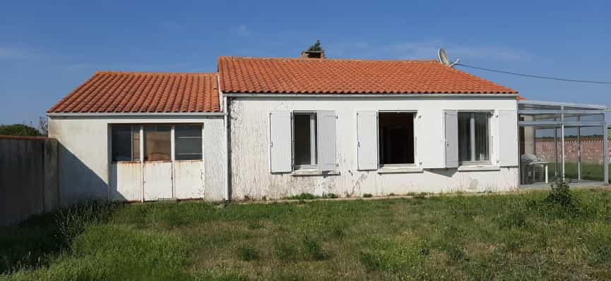 House in Saint-Pierre-d'Oleron, Nouvelle-Aquitaine 10047649