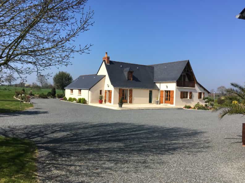 House in Mire, Pays de la Loire 10047849