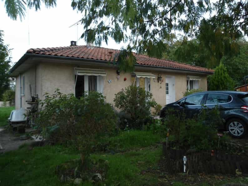 House in Dignac, Nouvelle-Aquitaine 10047890