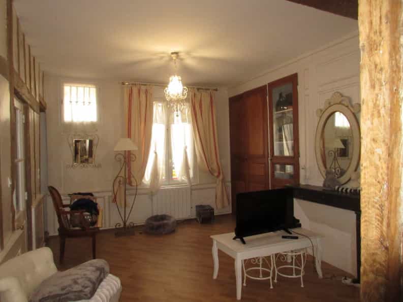 House in Chalons-en-Champagne, Grand Est 10047892
