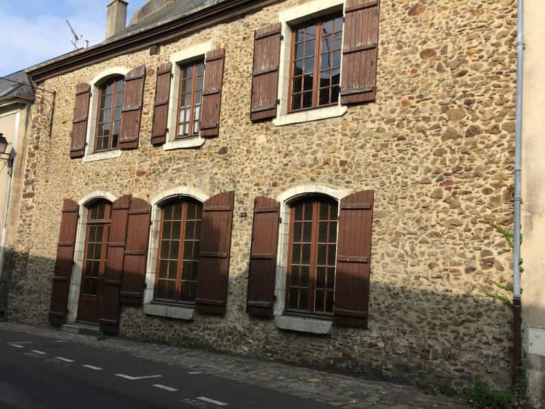 Huis in Saint-Denis-d'Anjou, Pays de la Loire 10048091