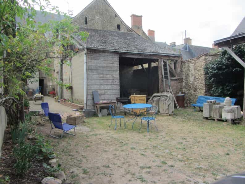 Talo sisään Saint-Denis-d'Anjou, Pays de la Loire 10048091