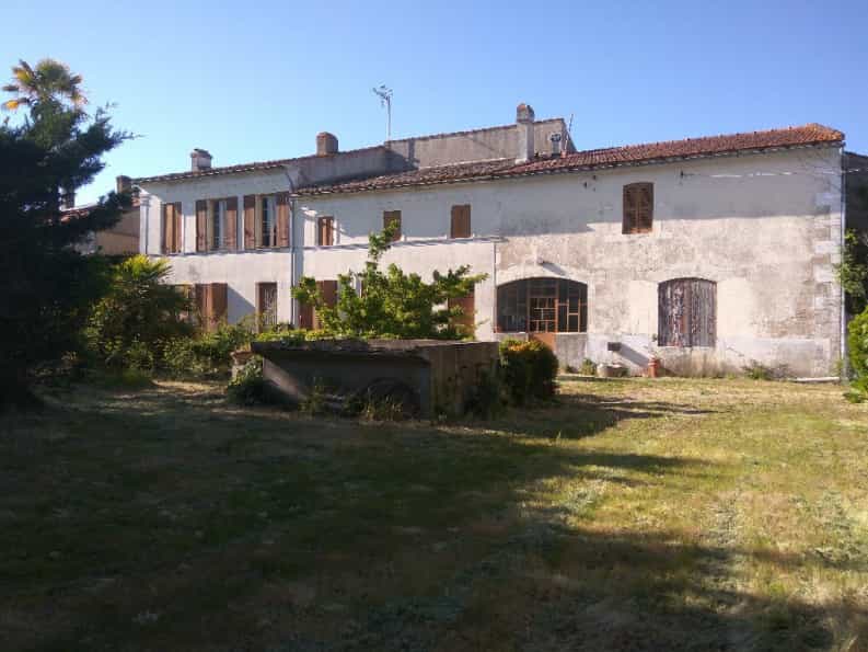 casa no Saint-Ciers-sur-Gironde, Nova Aquitânia 10048162