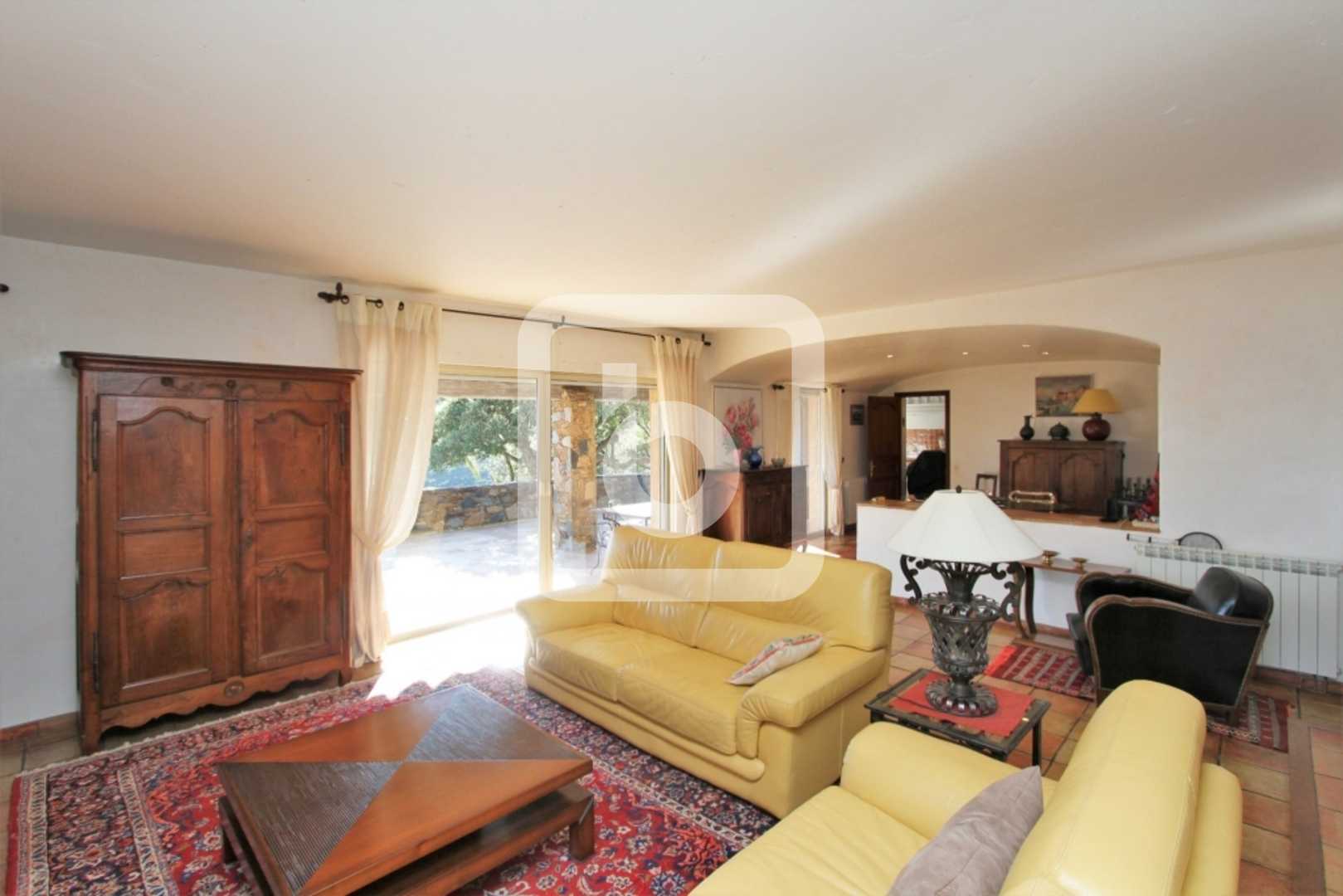 rumah dalam Cavalaire Sur Mer, Provence-Alpes-Cote D'azur 10048762