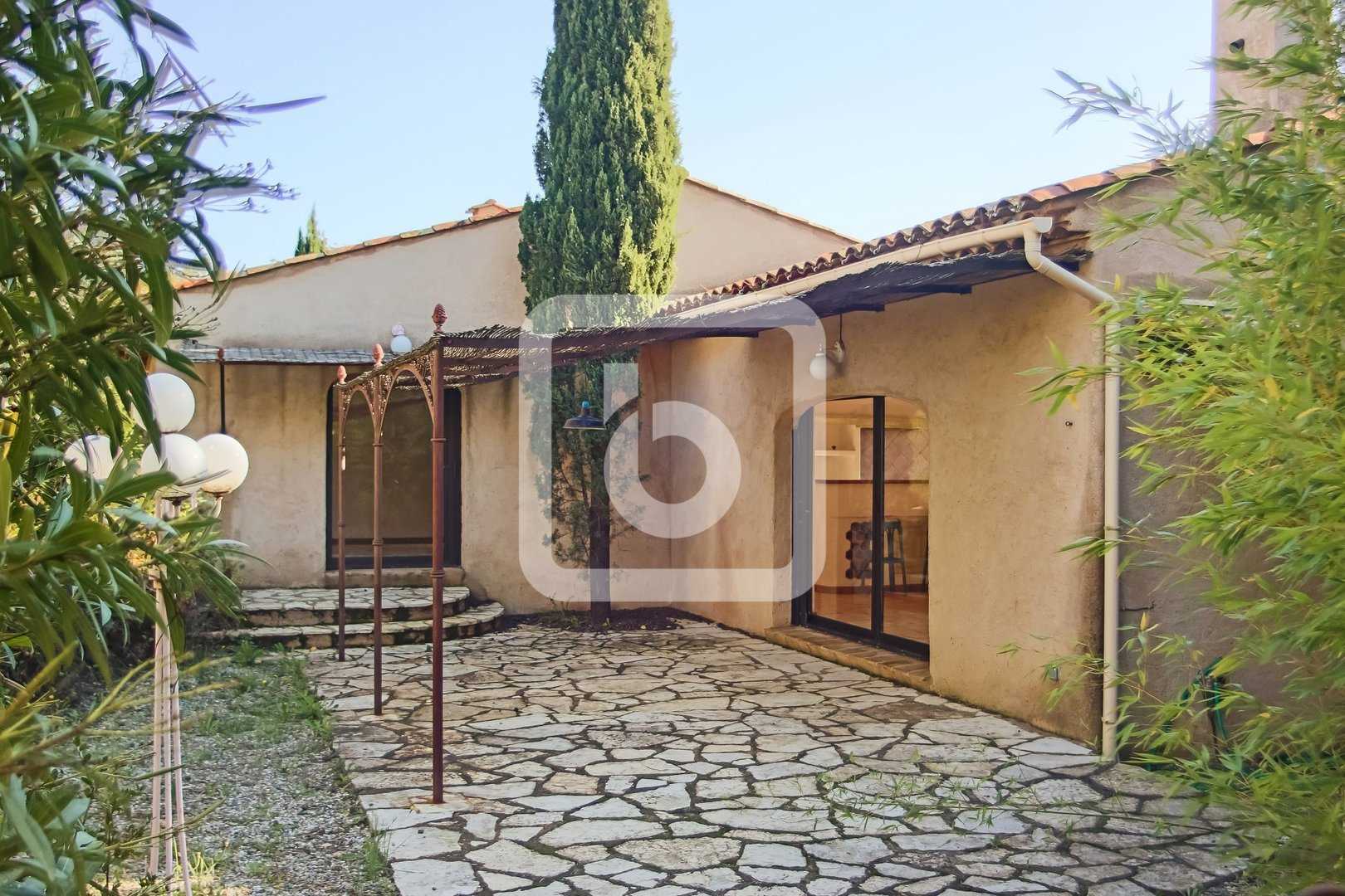 Haus im Le Plan De La Tour, Provence-Alpes-Cote D'azur 10048768