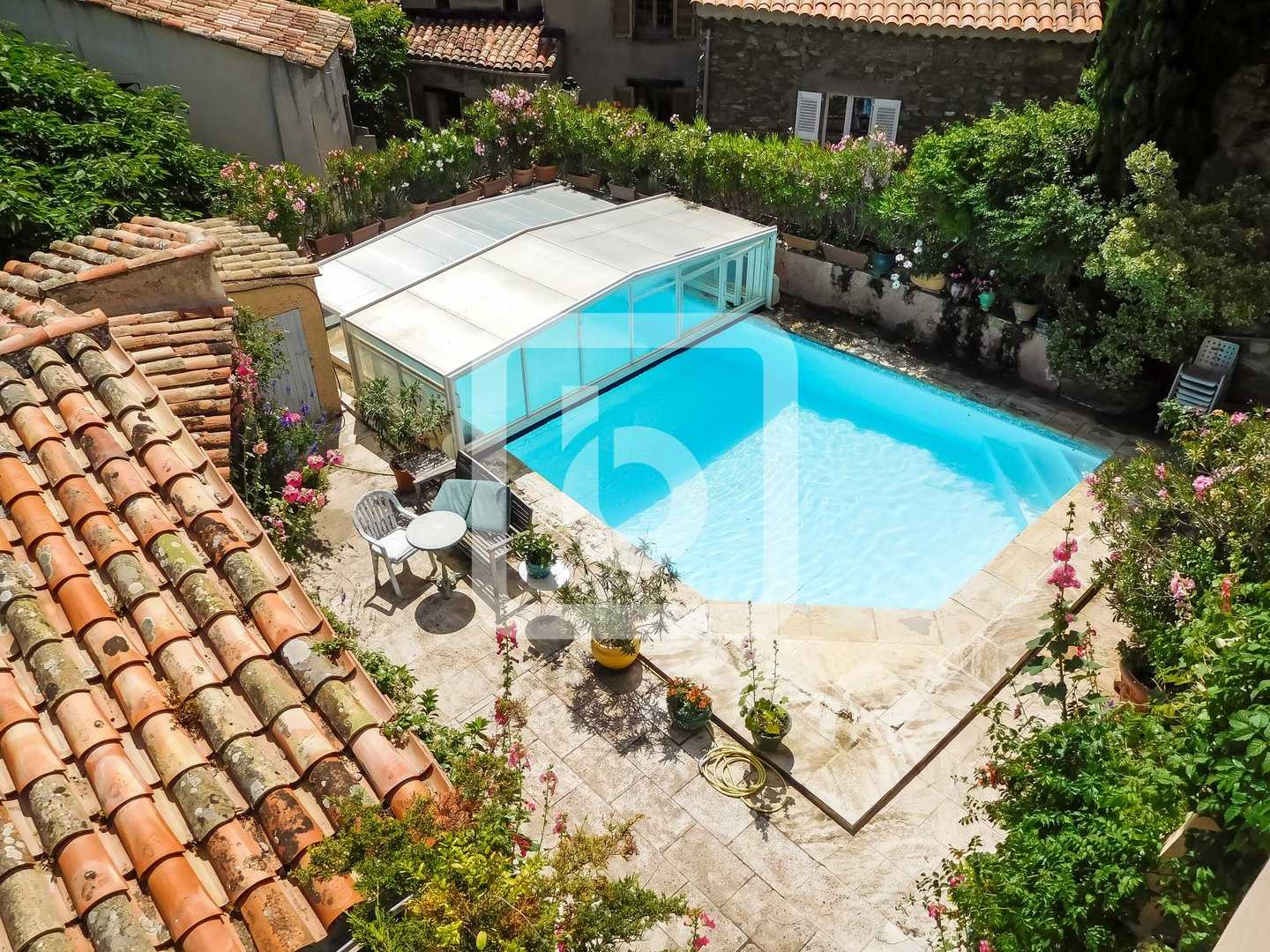 House in La Garde-Freinet, Provence-Alpes-Cote d'Azur 10048771