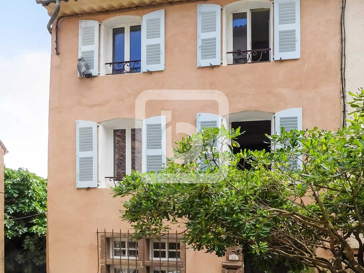 Rumah di La Garde-Freinet, Provence-Alpes-Cote d'Azur 10048771