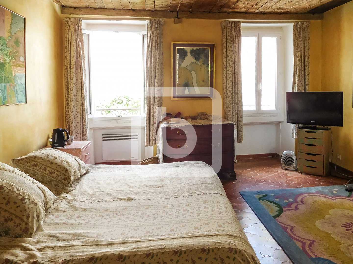 жилой дом в La Garde Freinet, Provence-Alpes-Cote D'azur 10048771