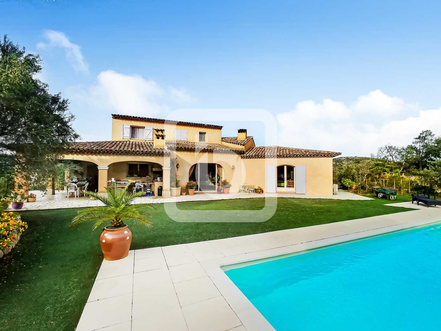 House in Le Plan-de-la-Tour, Provence-Alpes-Cote d'Azur 10048775