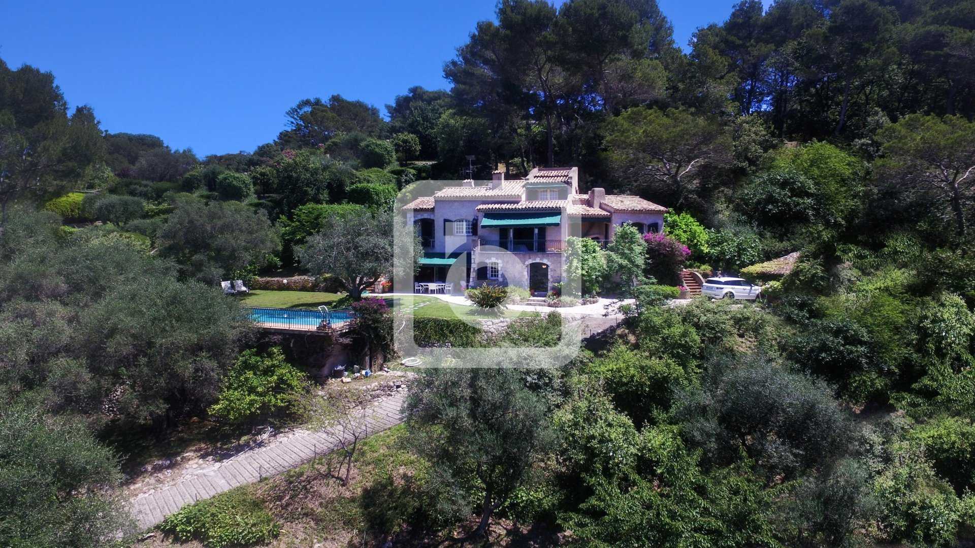 House in Mougins, Provence-Alpes-Cote d'Azur 10048780