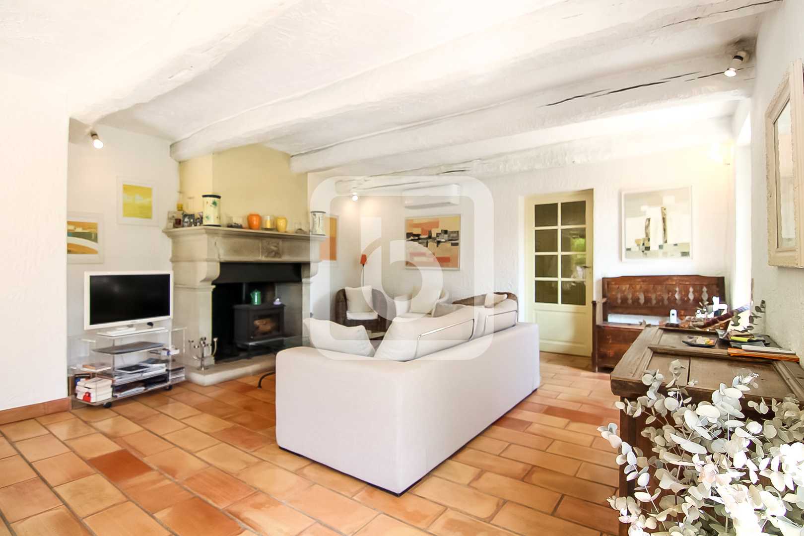 Talo sisään Fayence, Provence-Alpes-Cote d'Azur 10048781