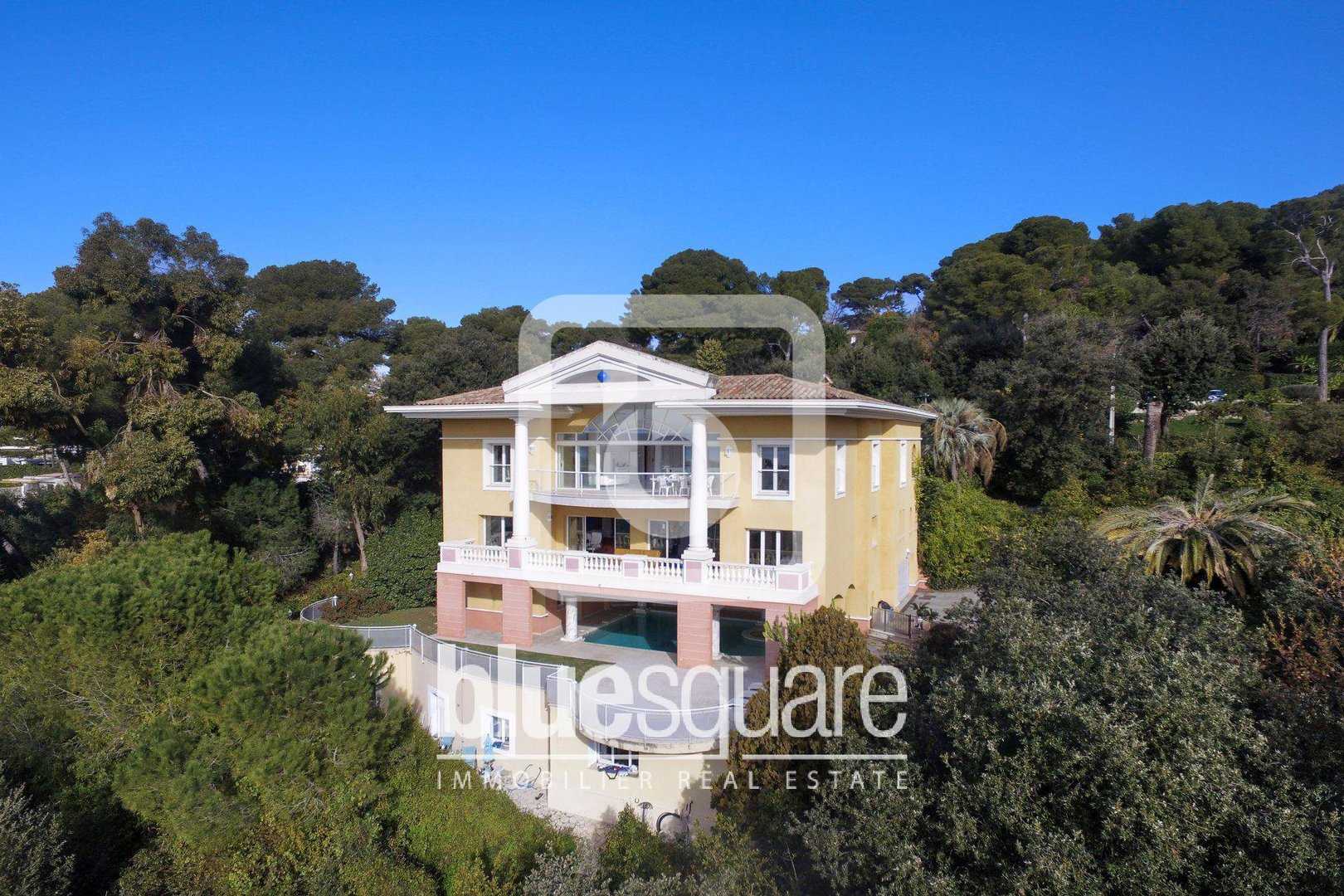 House in Le Cannet, Provence-Alpes-Cote d'Azur 10048783