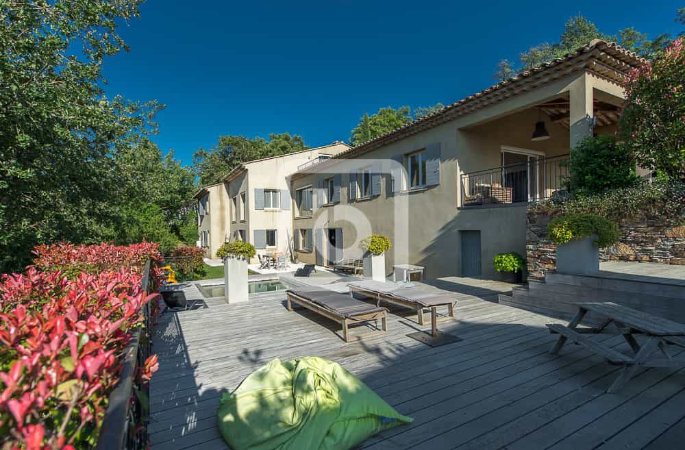 House in La Garde-Freinet, Provence-Alpes-Cote d'Azur 10048790