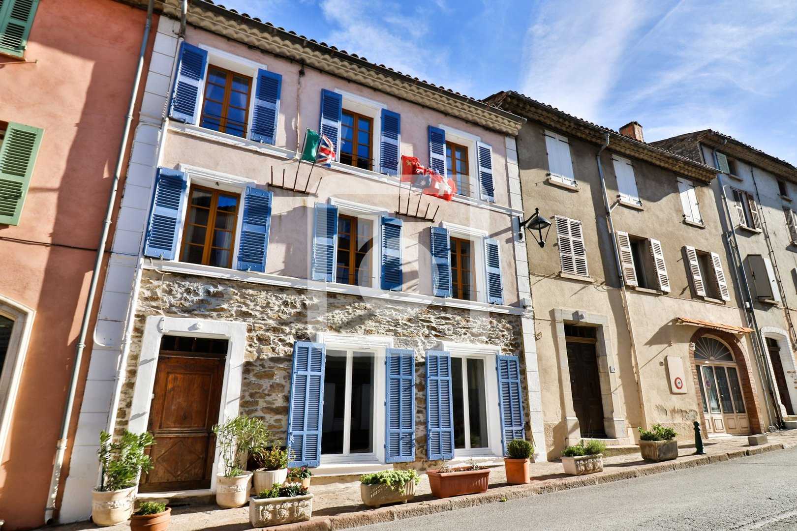 بيت في La Garde Freinet, Provence-Alpes-Cote D'azur 10048793