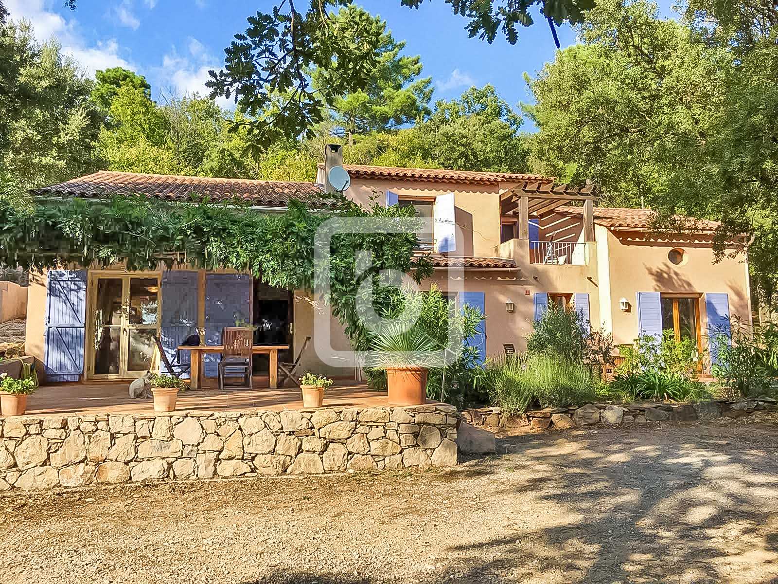 Huis in La Garde-Freinet, Provence-Alpes-Côte d'Azur 10048850