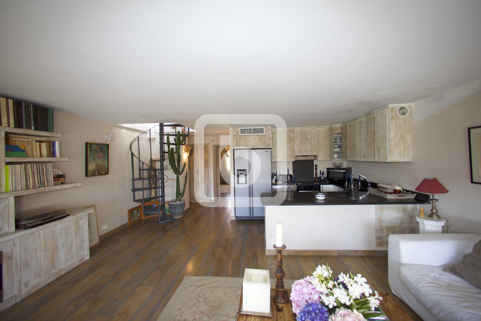 Condominium in Saint Tropez, Provence-Alpes-Cote D'azur 10048852