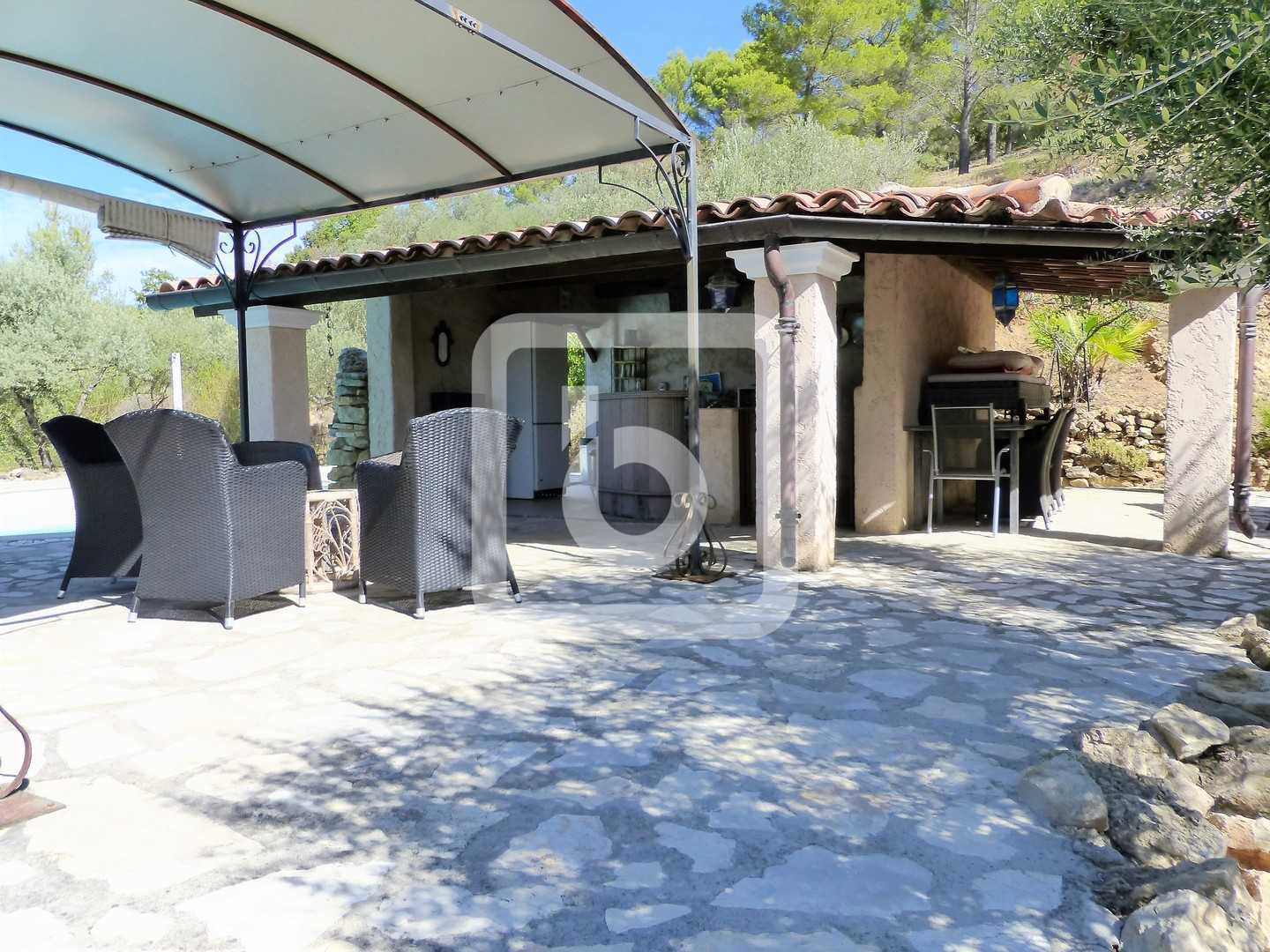 Talo sisään Cotignac, Provence-Alpes-Cote d'Azur 10048883