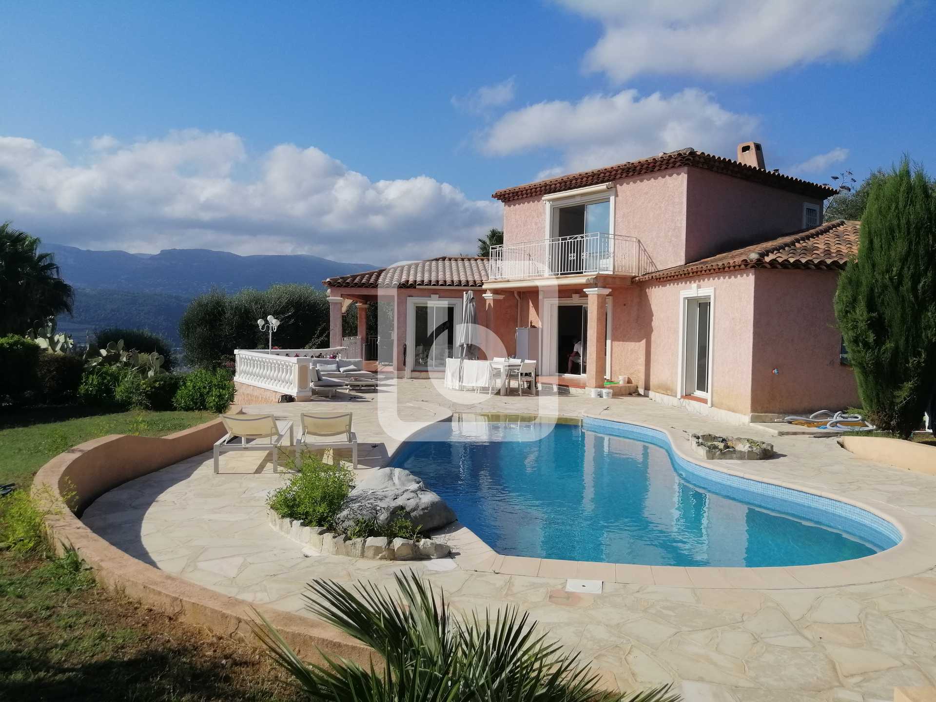 Talo sisään La Kalifornia, Provence-Alpes-Cote d'Azur 10048905