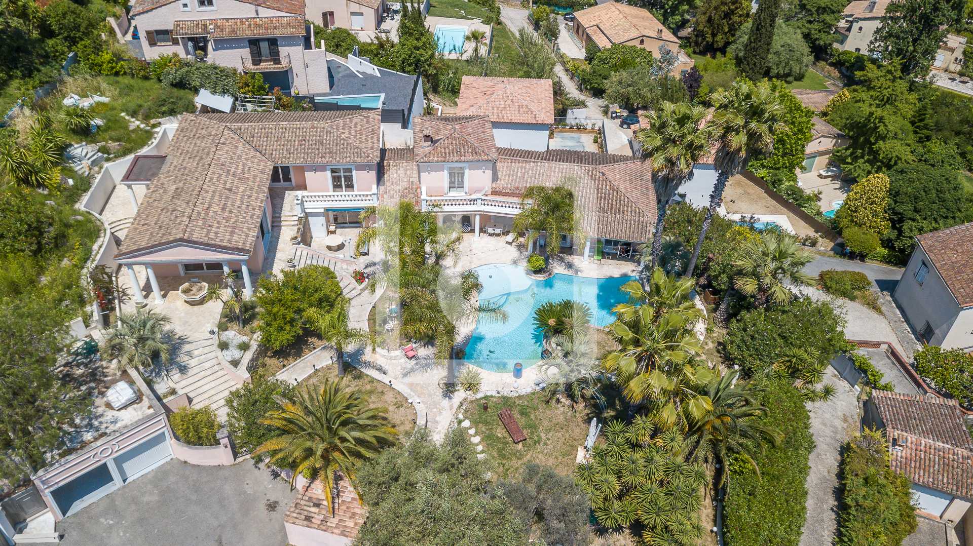 Rumah di La Roquette-sur-Siagne, Provence-Alpes-Cote d'Azur 10048940