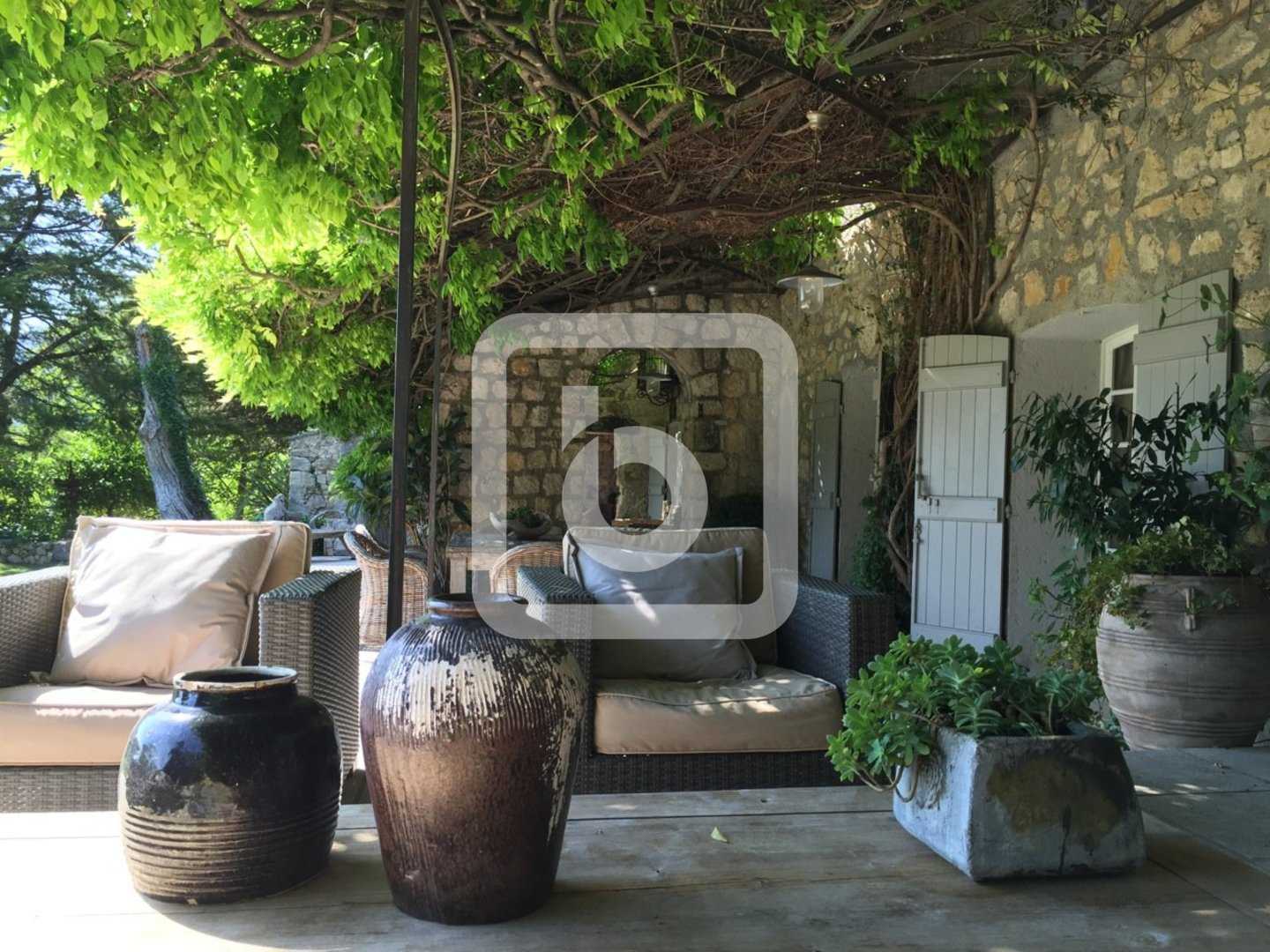 Hus i Chateauneuf-Grasse, Provence-Alpes-Cote d'Azur 10048995