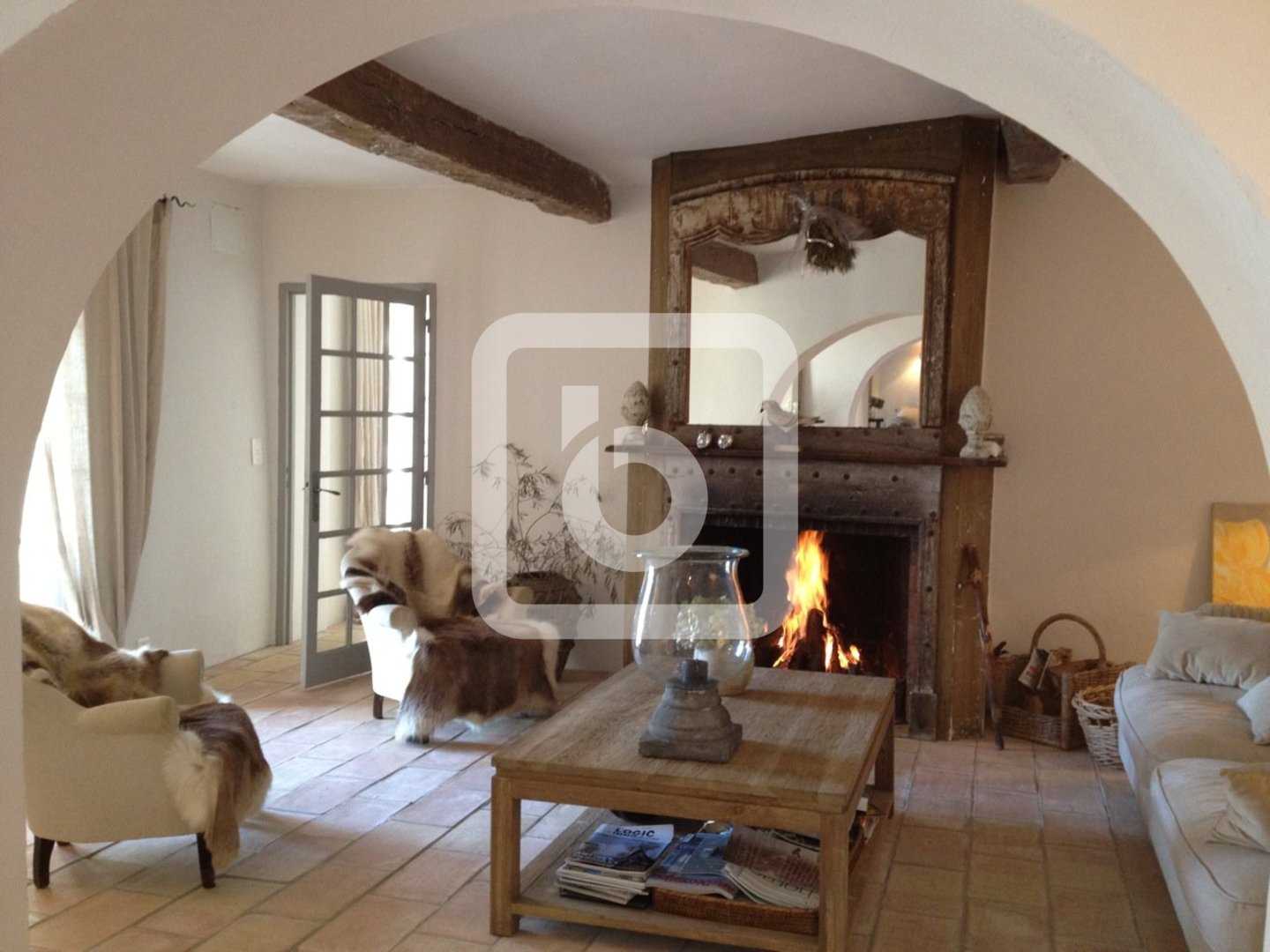 Hus i Chateauneuf-Grasse, Provence-Alpes-Cote d'Azur 10048995