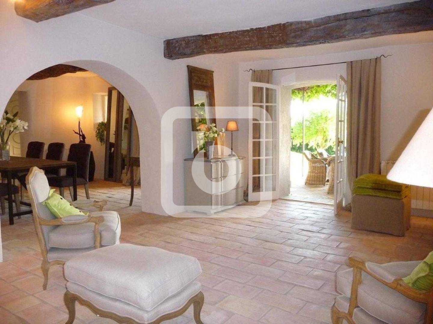 Hus i Chateauneuf Grasse, Provence-Alpes-Cote D'azur 10048995
