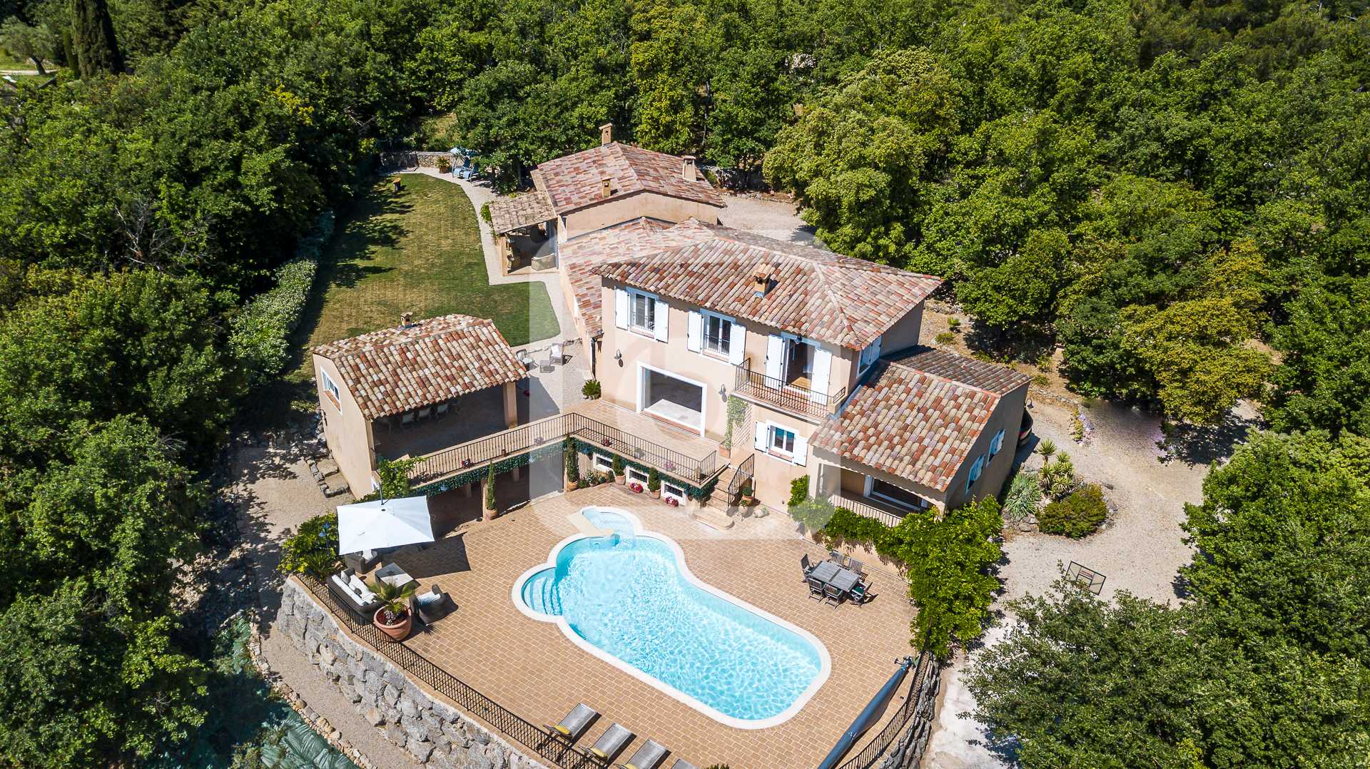 Hus i Fayence, Provence-Alpes-Cote D'azur 10048997