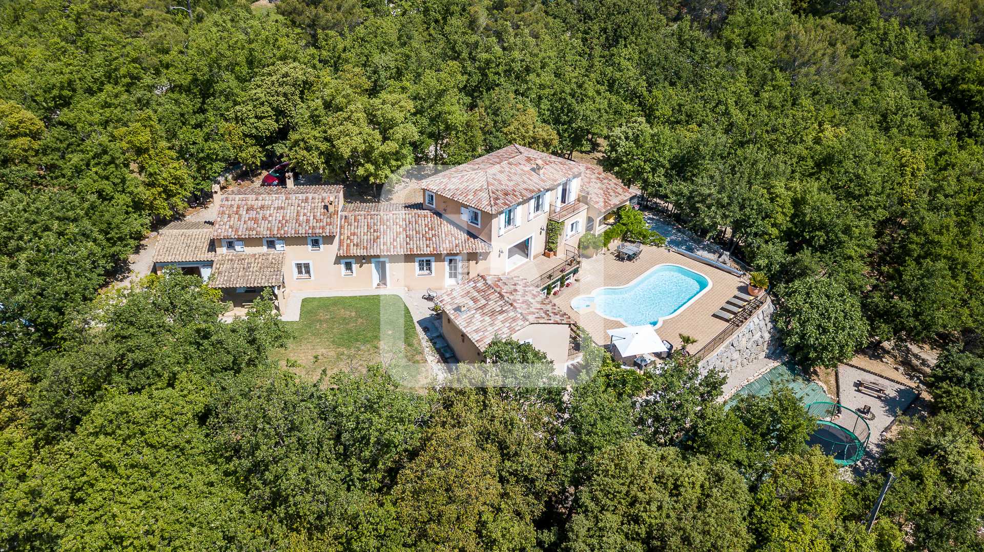 房子 在 Fayence, Provence-Alpes-Cote D'azur 10048997