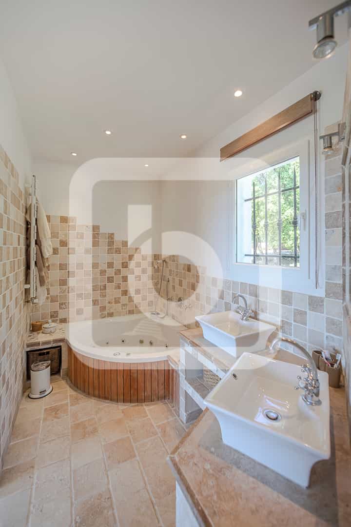 rumah dalam Fayence, Provence-Alpes-Cote D'azur 10048997