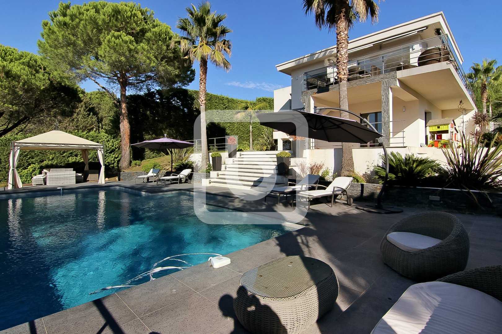 Huis in Vallauris, Provence-Alpes-Cote D'azur 10049001