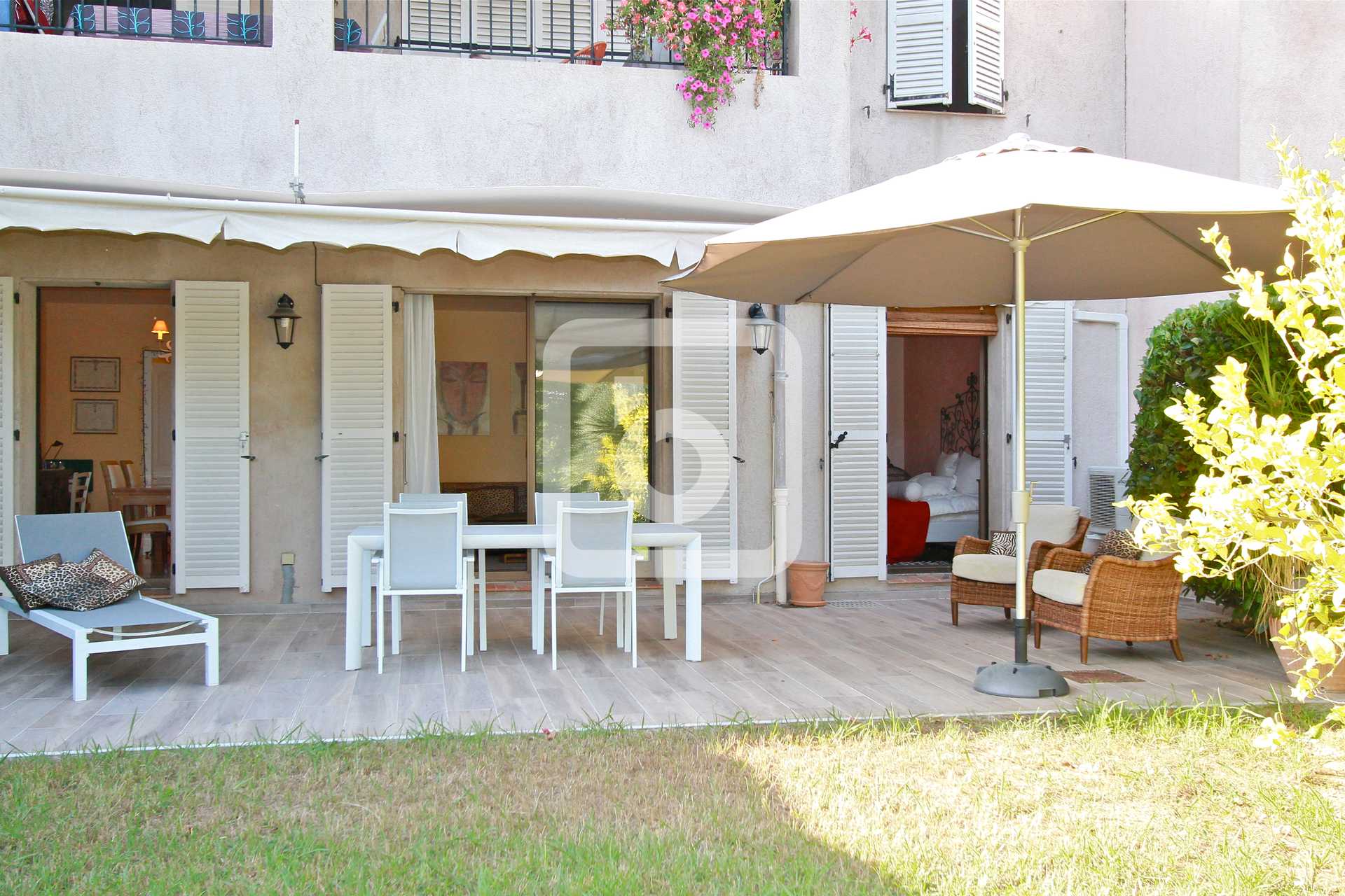 Eigentumswohnung im Villeneuve-Loubet, Provence-Alpes-Côte d'Azur 10049021