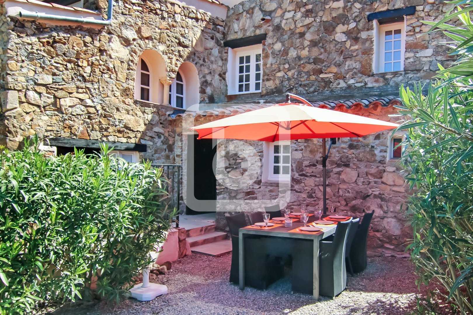 Osakehuoneisto sisään Le Plan-de-la-Tour, Provence-Alpes-Cote d'Azur 10049076