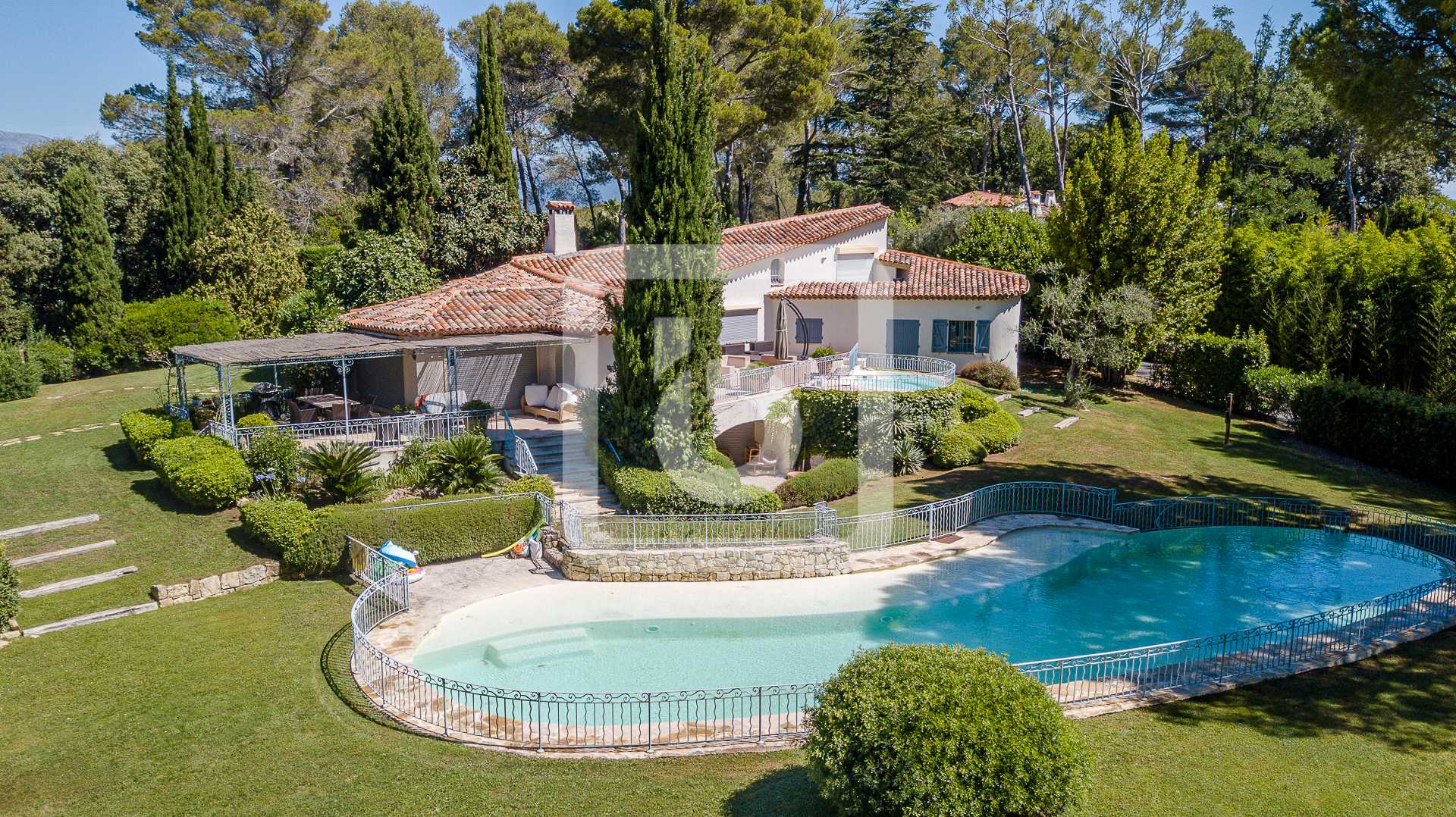 Rumah di Mougin, Provence-Alpes-Cote d'Azur 10049097